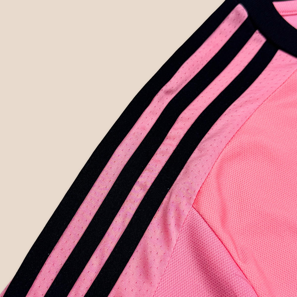 Juventus 2015/16 Away